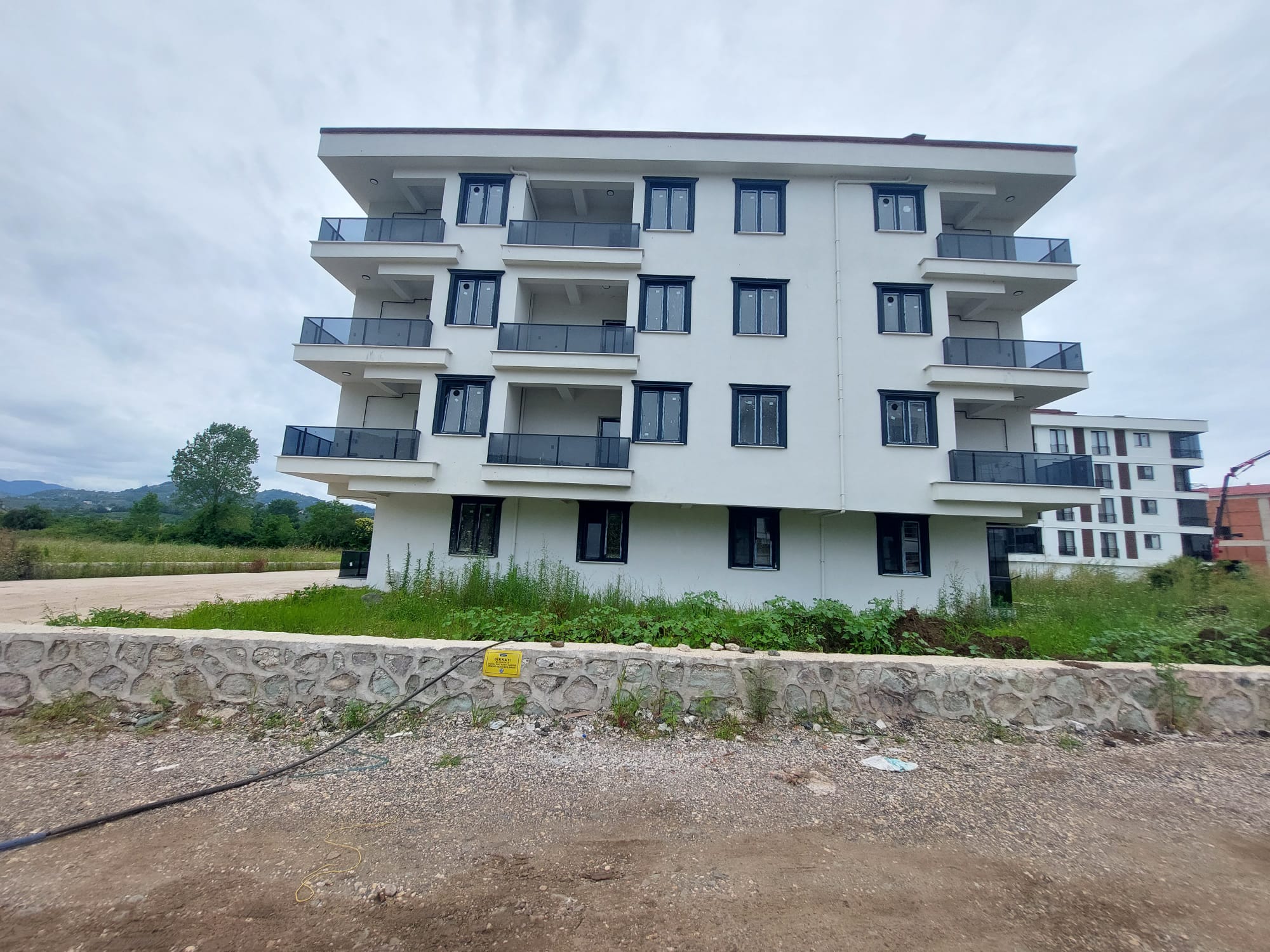 KUMBAŞI MAHALLESİ SAHİLE ÇOK YAKIN SATILIK 2+1